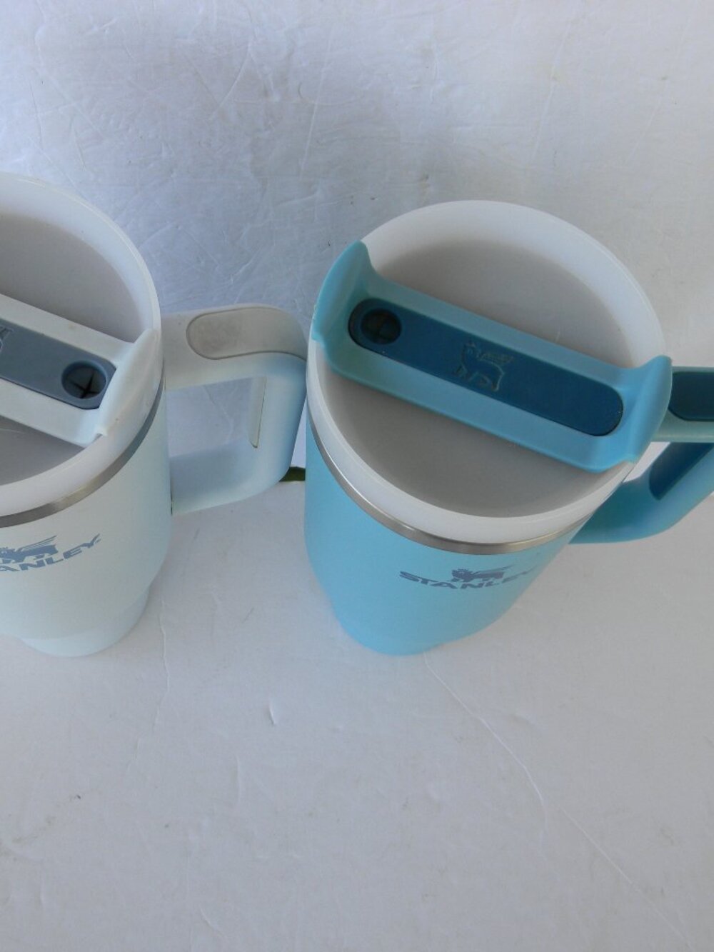 STANLEY 40 OZ HANDLE SET/LOT OF 2 TURQUOISE & WHITE TUMBLER WATER BOTTLES - Picture 2 of 6
